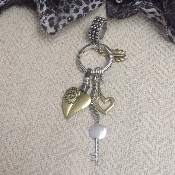 Cool black/white scarf with removable charm clip. - Picture 3 of 3